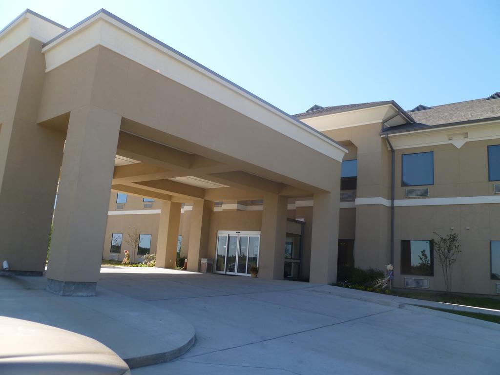 Ambassador Inn & Suites Baldwin Exterior photo